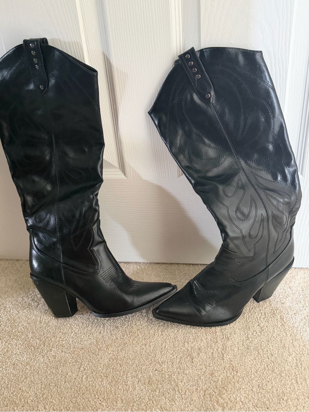 Black Women's Western cowboy Knee-High Boots - Classic Pointed Toe